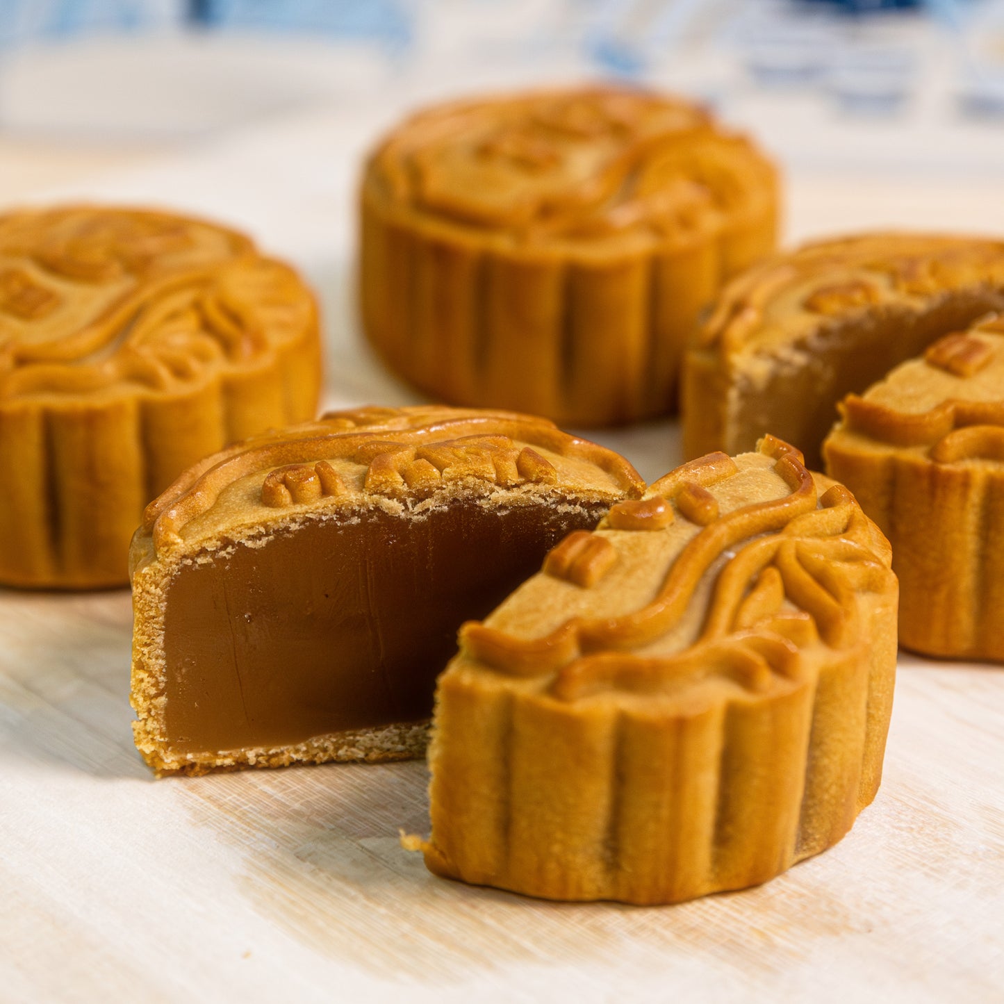 En × Gryphon: Collagen-Infused Baked Mooncakes